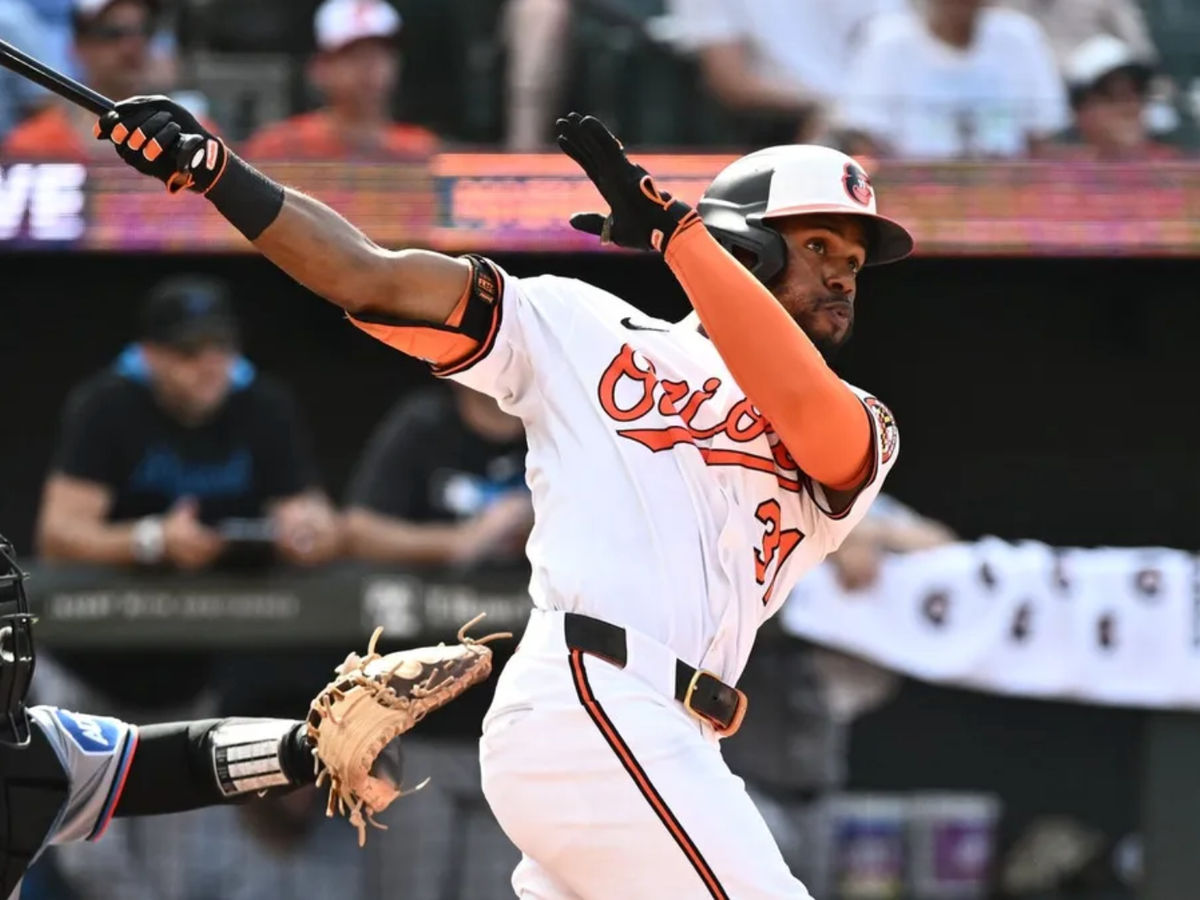 2025. gada 13. v.; Baltimora, Merilenda, ASV; Baltimoras Orioles centra aizsargs Cedric Mullins (31) Singles sestās spēles laikā pret Maiami Marlins Oriole parkā Camden Yards. Obligātais kredīts: Džeimss A. Pitmans-Imagnēts attēli