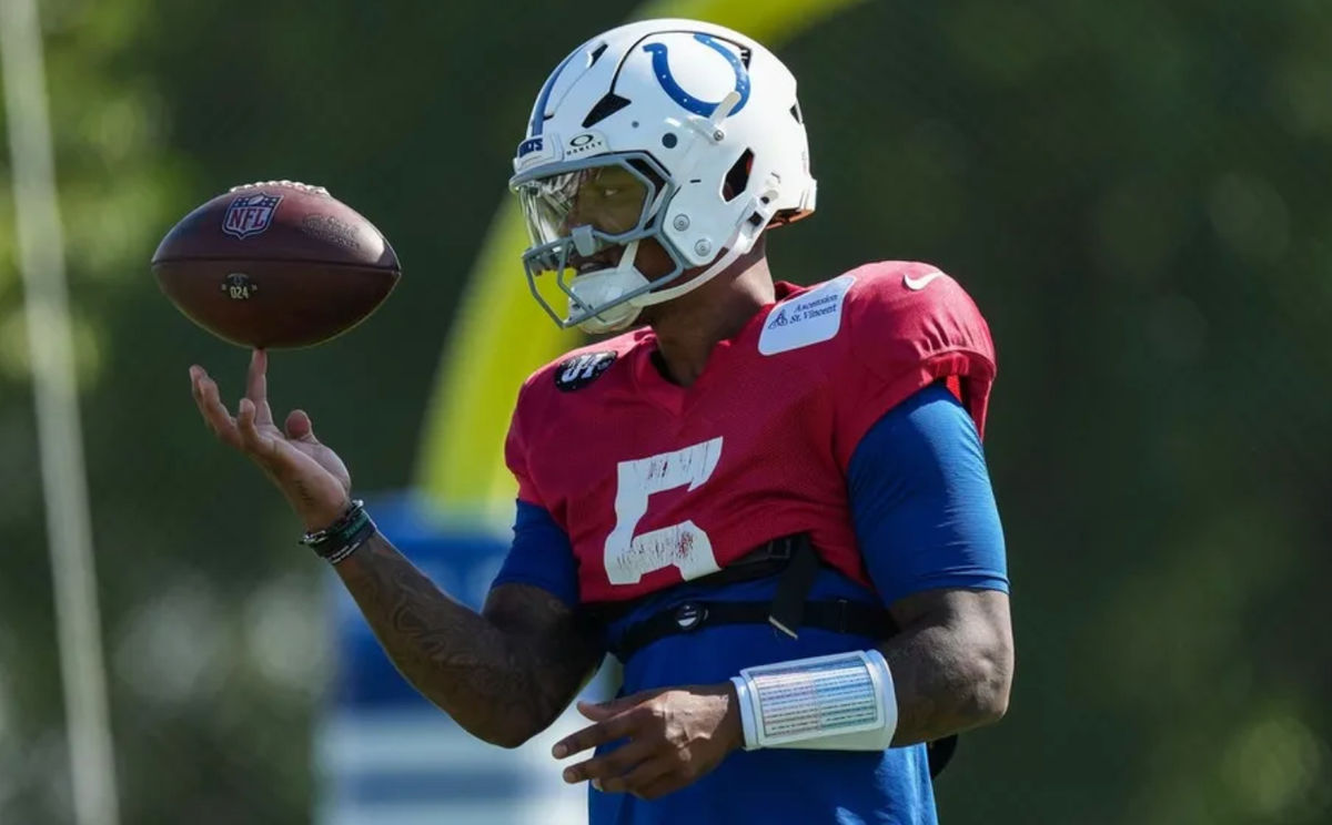 Indianapolis Colts quarterback Anthony Richardson Sr. (5) spins the ball on his finger Sunday, Aug. 3, 2025, during Indianapolis Colts Training Camp at Grand Park in Westfield. PHOTO USA TODAY SPORTS IMAGES