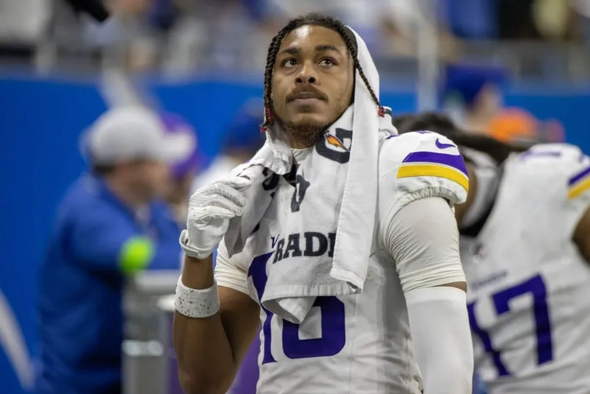 Jan 7, 2024; Detroit, Michigan, USA; Minnesota Vikings wide receiver Justin Jefferson (18) looks at the big screen during second half of the game against the Detroit Lions at Ford Field. credits: David Reginek-USA TODAY Sports