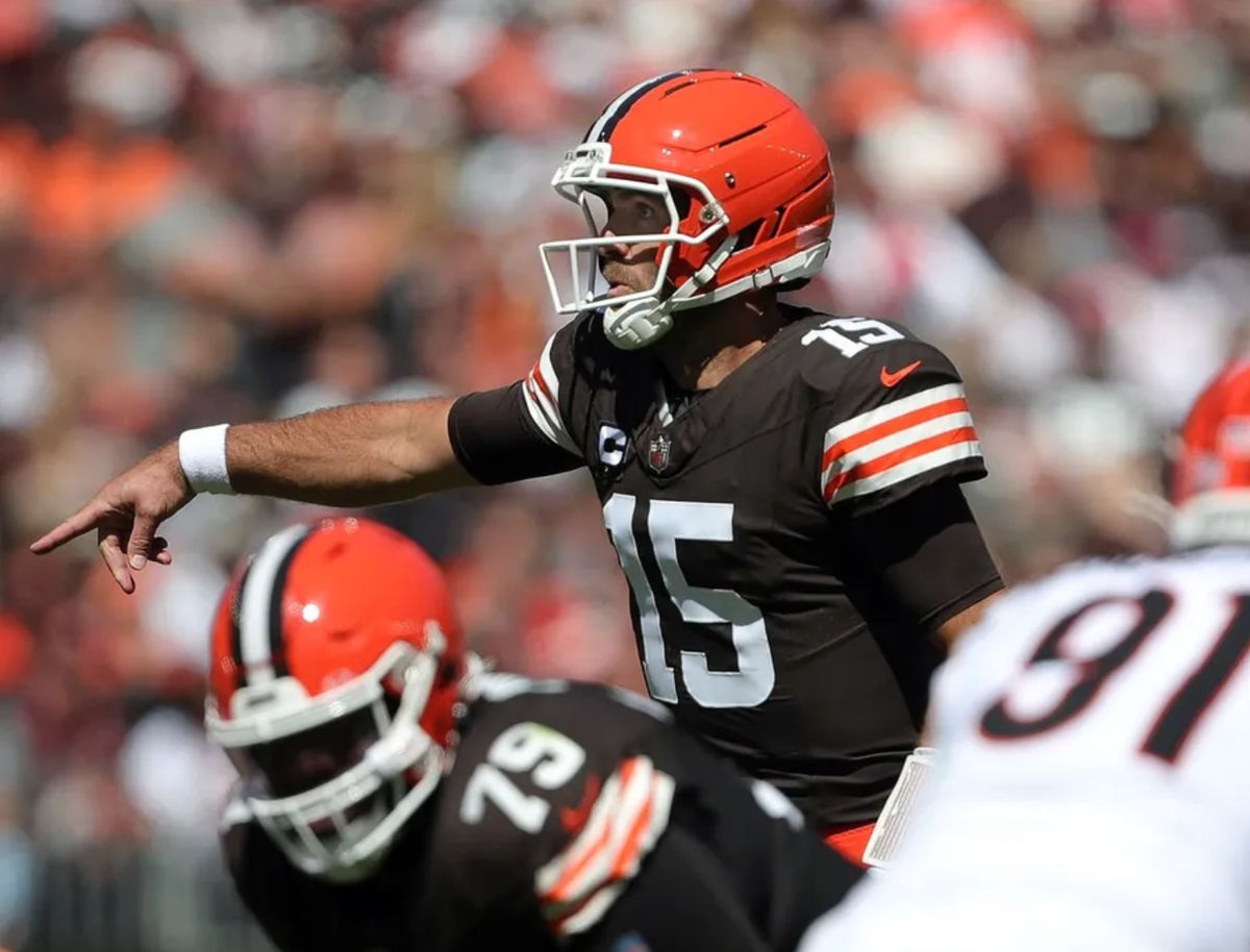 Cleveland Browns quarterback Joe Flacco (15) runs the offense during the first half of an NFL football game at Huntington Bank Field, Sept. 7, 2025, in Cleveland, Ohio. PHOTO USA TODAY SPORTS IMAGES