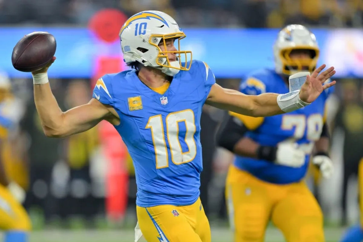 Nov 9, 2025; Inglewood, California, USA; Los Angeles Chargers quarterback Justin Herbert (10) passes the ball against the Pittsburgh Steelers during the fourth quarter of the game at SoFi Stadium. Mandatory Credit: Jayne Kamin-Oncea-Imagn Images