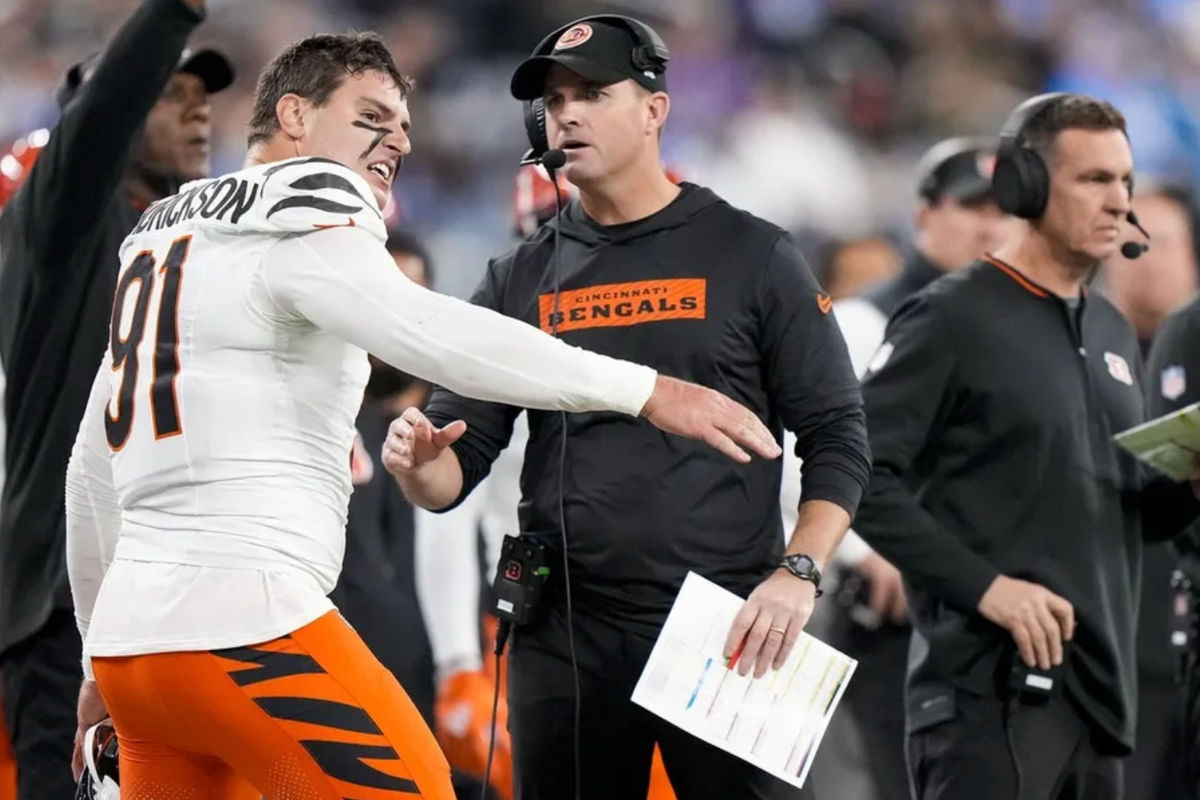 Nov 17, 2024; Inglewood, CA, USA; Cincinnati Bengals defensive end Trey Hendrickson (91) shouts at head coach Zac Taylor on the sideline after a play in the second quarter of the NFL Week 11 game between the Los Angeles Chargers and the Cincinnati Bengals at SoFi Stadium in Inglewood, Calif., on Sunday, Nov. 17, 2024. The Chargers led 24-6 at halftime. Mandatory Credit: Sam Greene/USA TODAY Network via Imagn Images