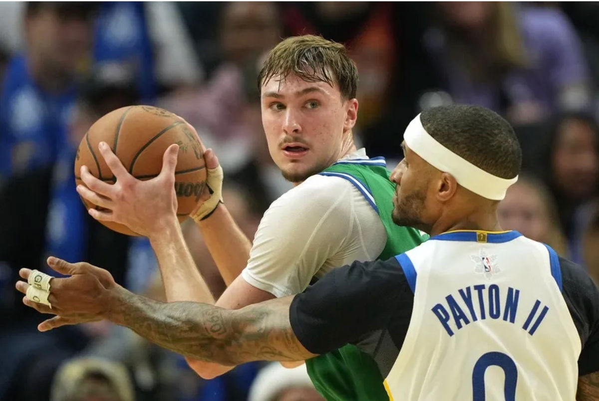 Dec 25, 2025; San Francisco, California, USA; Dallas Mavericks forward Cooper Flagg (left) handles the ball against Golden State Warriors guard Gary Payton II (0) during the third quarter at Chase Center. Mandatory Credit: Darren Yamashita-Imagn Images