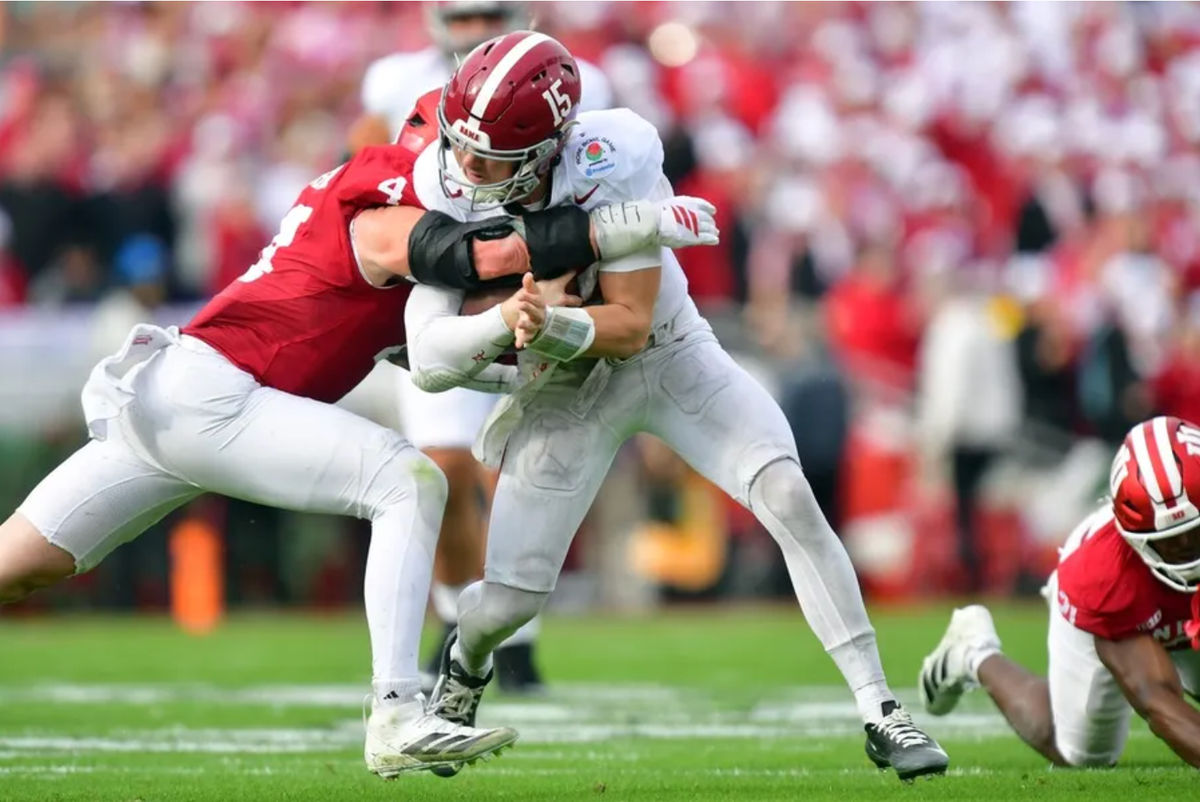 Jan 1, 2026; Pasadena, CA, USA; Alabama Crimson Tide quarterback Ty Simpson (15) runs against Indiana Hoosiers linebacker Aiden Fisher (4) in the first half of the 2026 Rose Bowl and quarterfinal game of the College Football Playoff at Rose Bowl Stadium. Mandatory Credit: Gary A. Vasquez-Imagn Images