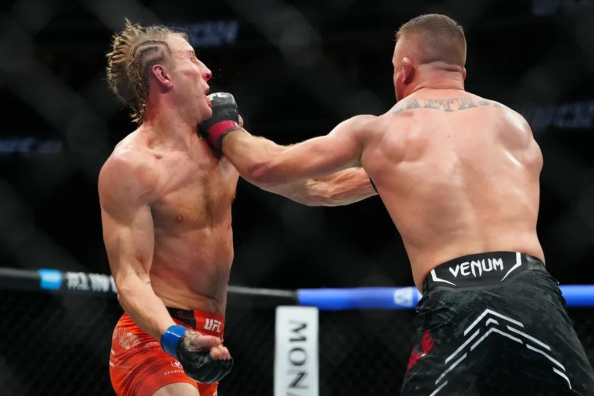 Jan 24, 2026; Las Vegas, Nevada, USA; Justin Gaethje (red gloves) fights Paddy Pimblett (blue gloves) during UFC 324 at T-Mobile Arena. Mandatory Credit: Stephen R. Sylvanie-Imagn Images