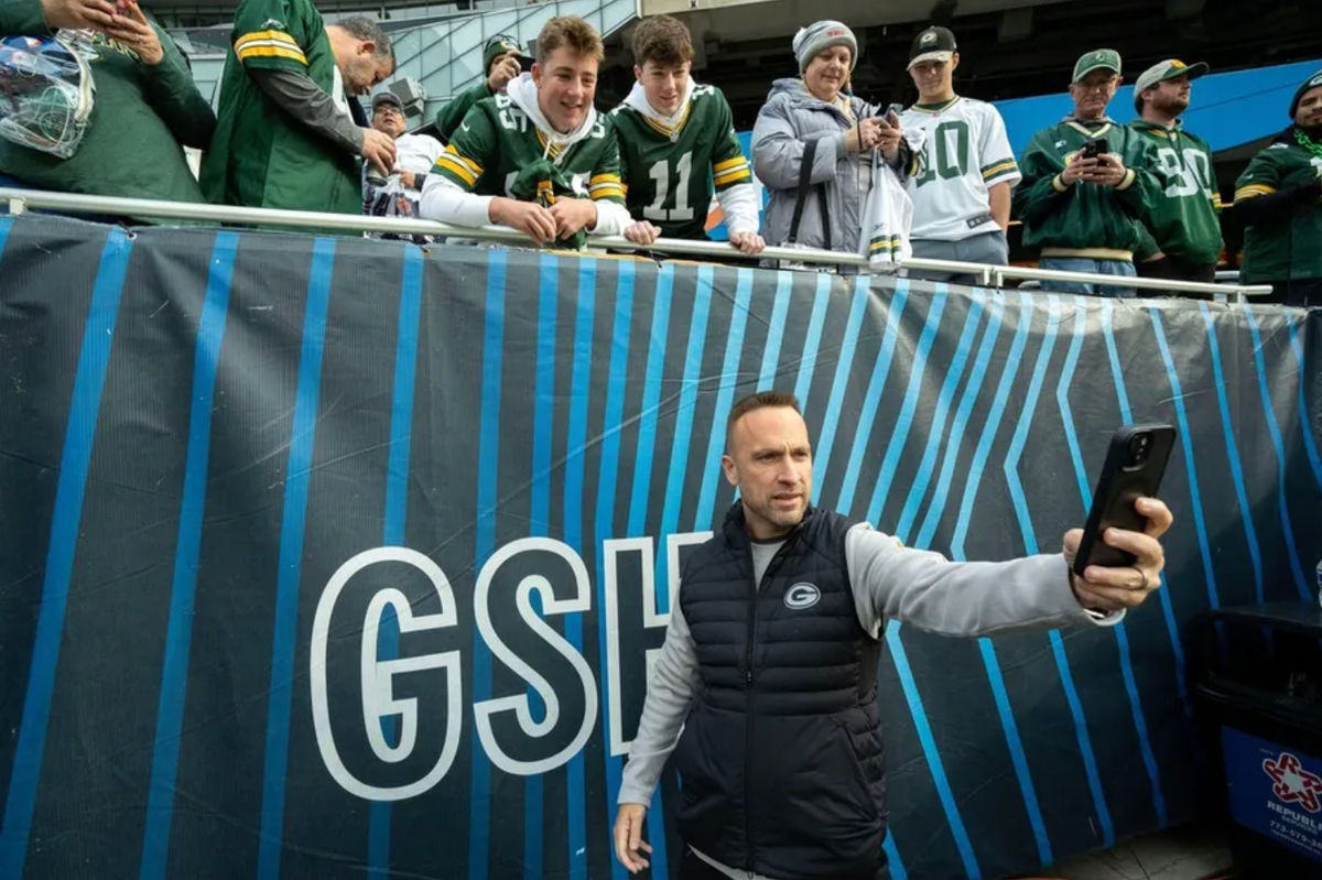 Nov 17, 2024; Chicago, Illinois, USA; Green Bay Packers defensive coordinator Jeff Hafley does a selfie with fans before their game against the Chicago Bears Sunday, November 17, 2024 at Solider Field in Chicago, Illinois. Mandatory Credit: Mark Hoffman/USA TODAY Network via Imagn Images