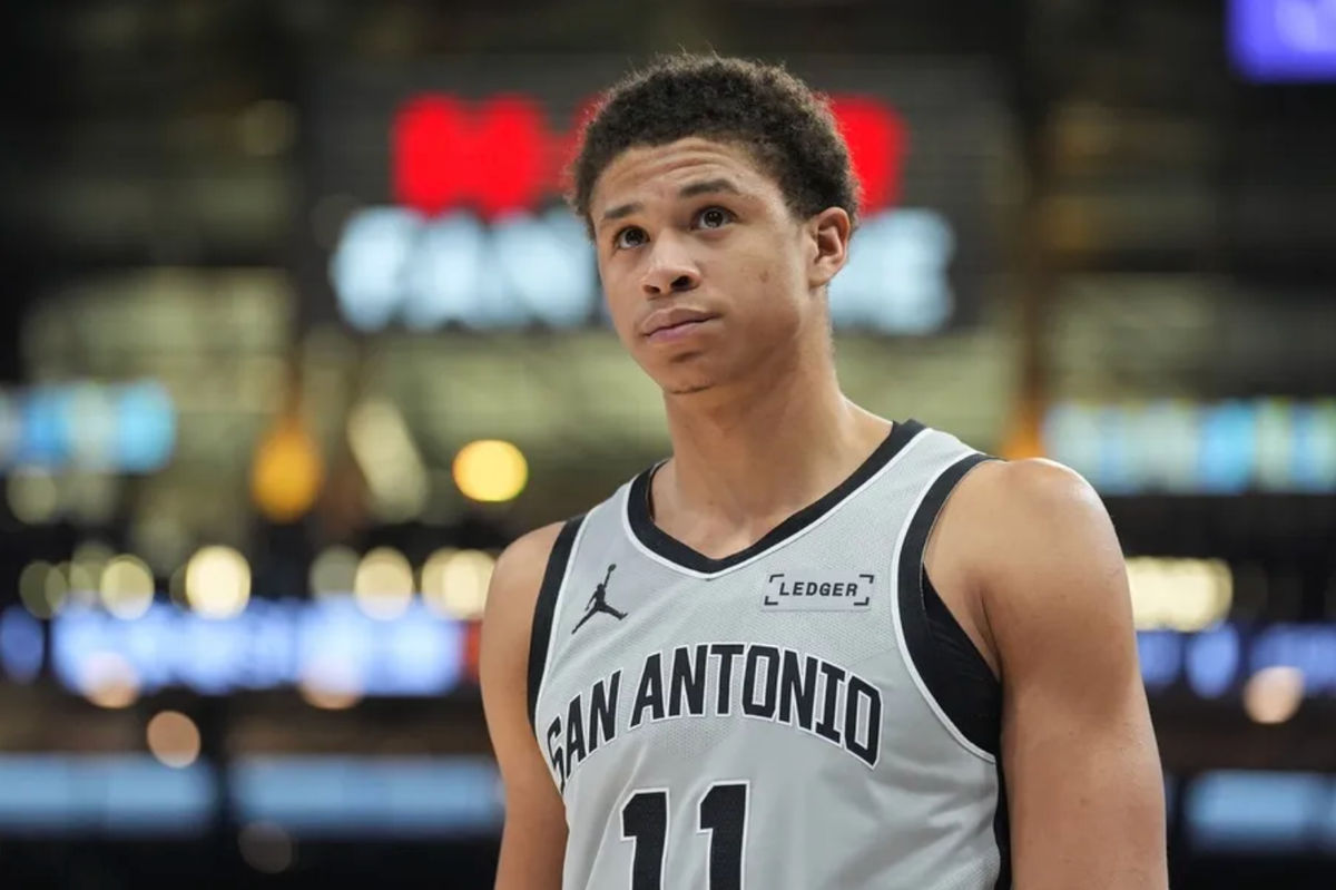Feb 7, 2026; San Antonio, Texas, USA; San Antonio Spurs forward Carter Bryant (11) looks up in the first half against the Dallas Mavericks at Frost Bank Center. Mandatory Credit: Daniel Dunn-Imagn Images