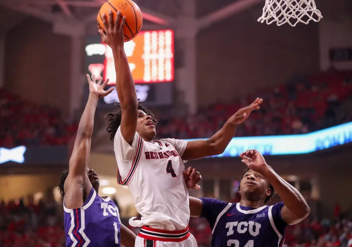 Christian Anderson, do Texas Tech, tenta um arremesso contra o TCU durante um jogo de basquete masculino da Big 12 Conference, na terça-feira, 3 de março de 2026, na United Supermarkets Arena.