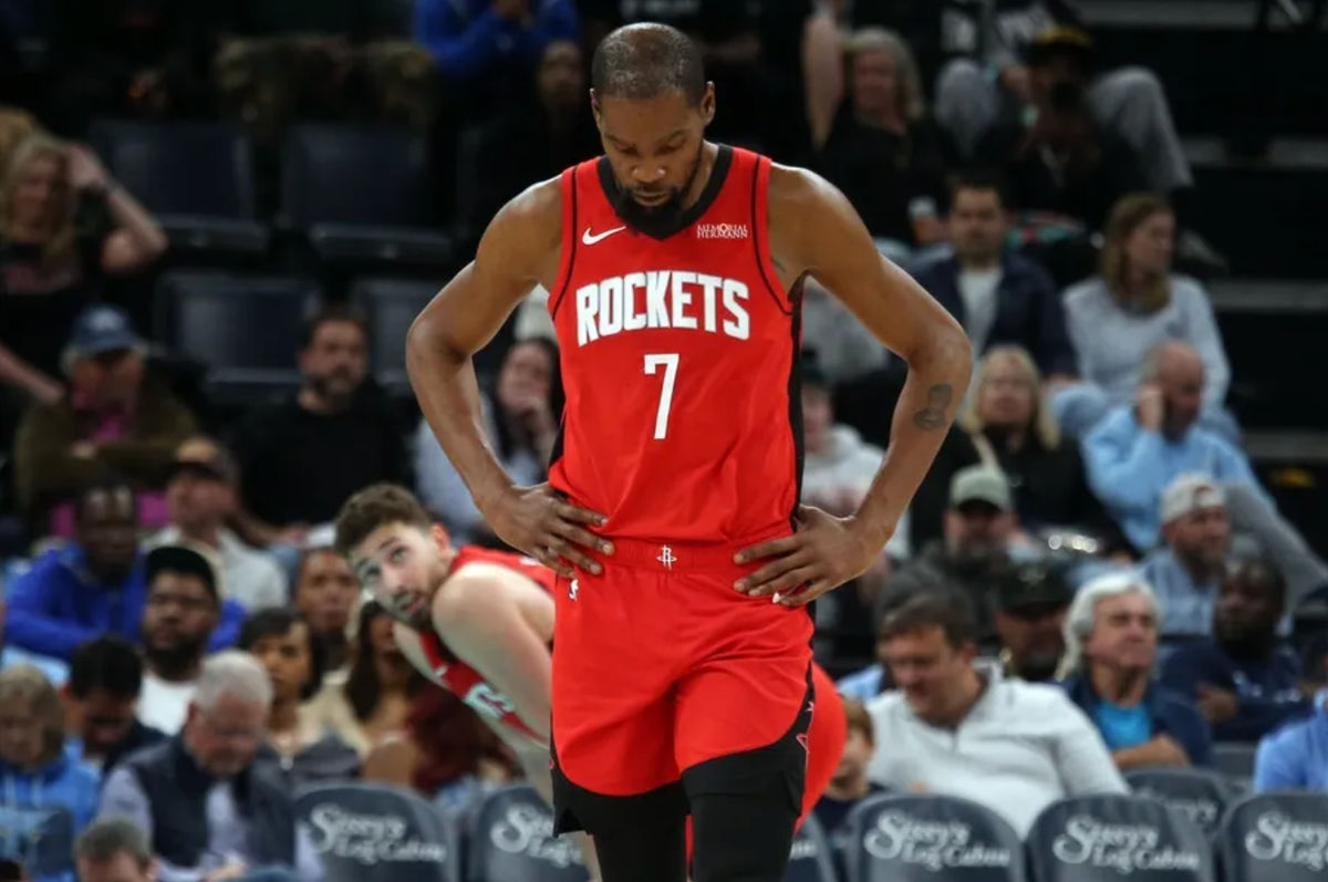 27 de marzo de 2026; Memphis, Tennessee, EE. UU.; El alero de los Houston Rockets, Kevin Durant (7), reacciona durante el segundo cuarto del partido contra los Memphis Grizzlies en el FedExForum. Crédito obligatorio: Petre Thomas-Imagn Images