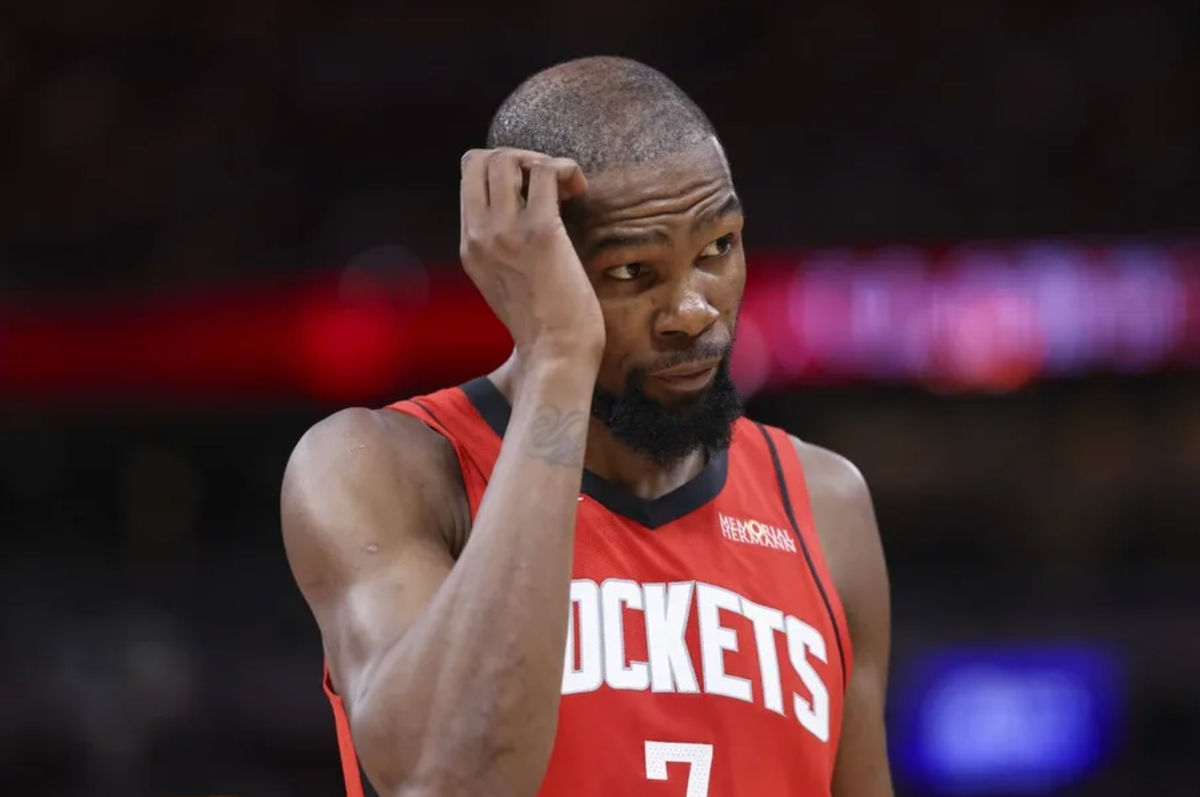 24. októbra 2025; Houston, Texas, USA; Útočník Houston Rockets Kevin Durant (7) reaguje po zápase počas tretej štvrtiny proti Detroit Pistons v Toyota Center. Povinný kredit: Troy Taormina-Imagn Images
