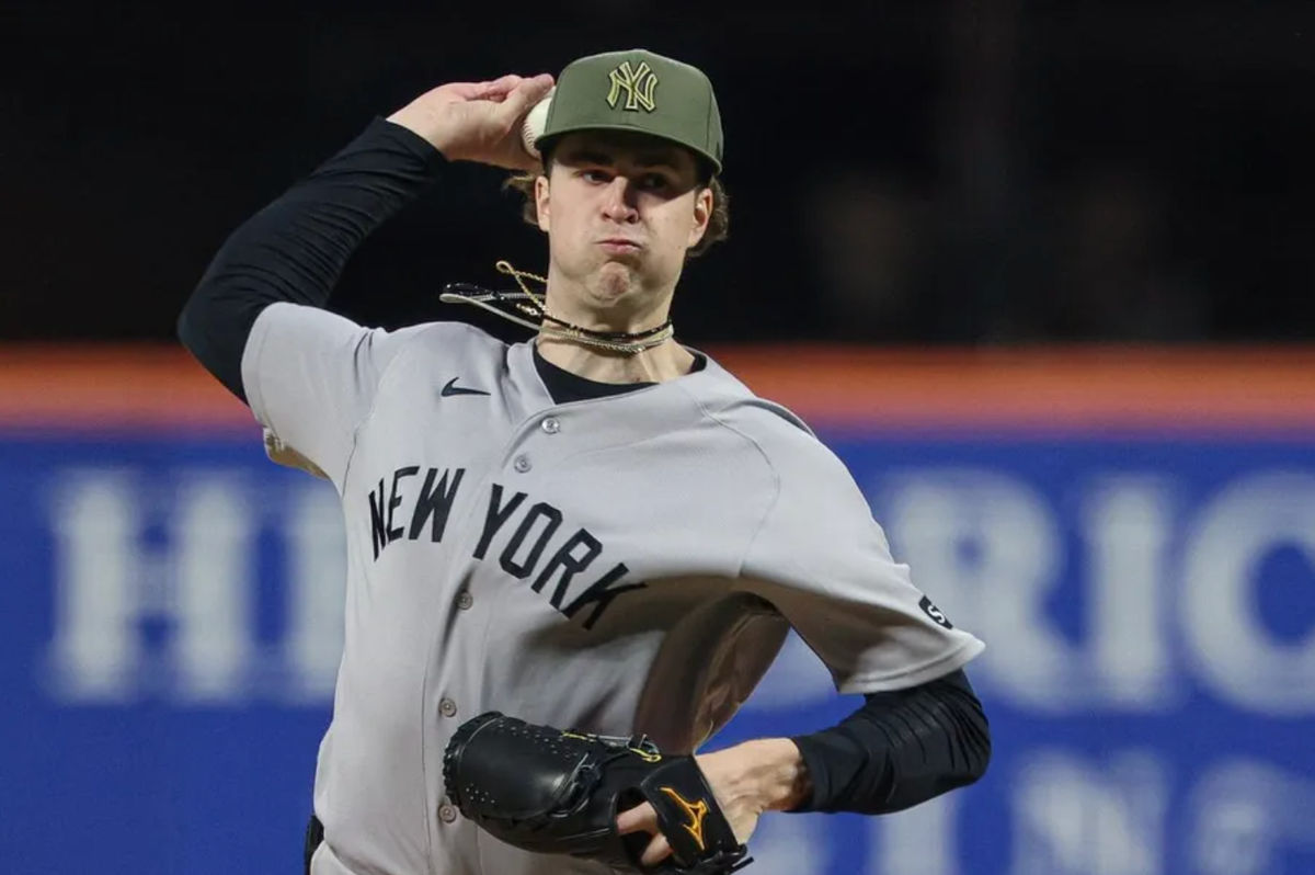 15 de mayo de 2026; Ciudad de Nueva York, Nueva York, EE. UU.; El lanzador de los Yankees de Nueva York, Cam Schlittler (31), realiza un lanzamiento durante la cuarta entrada contra los Mets de Nueva York en el Citi Field. Crédito obligatorio: Vincent Carchietta-Imagn Images