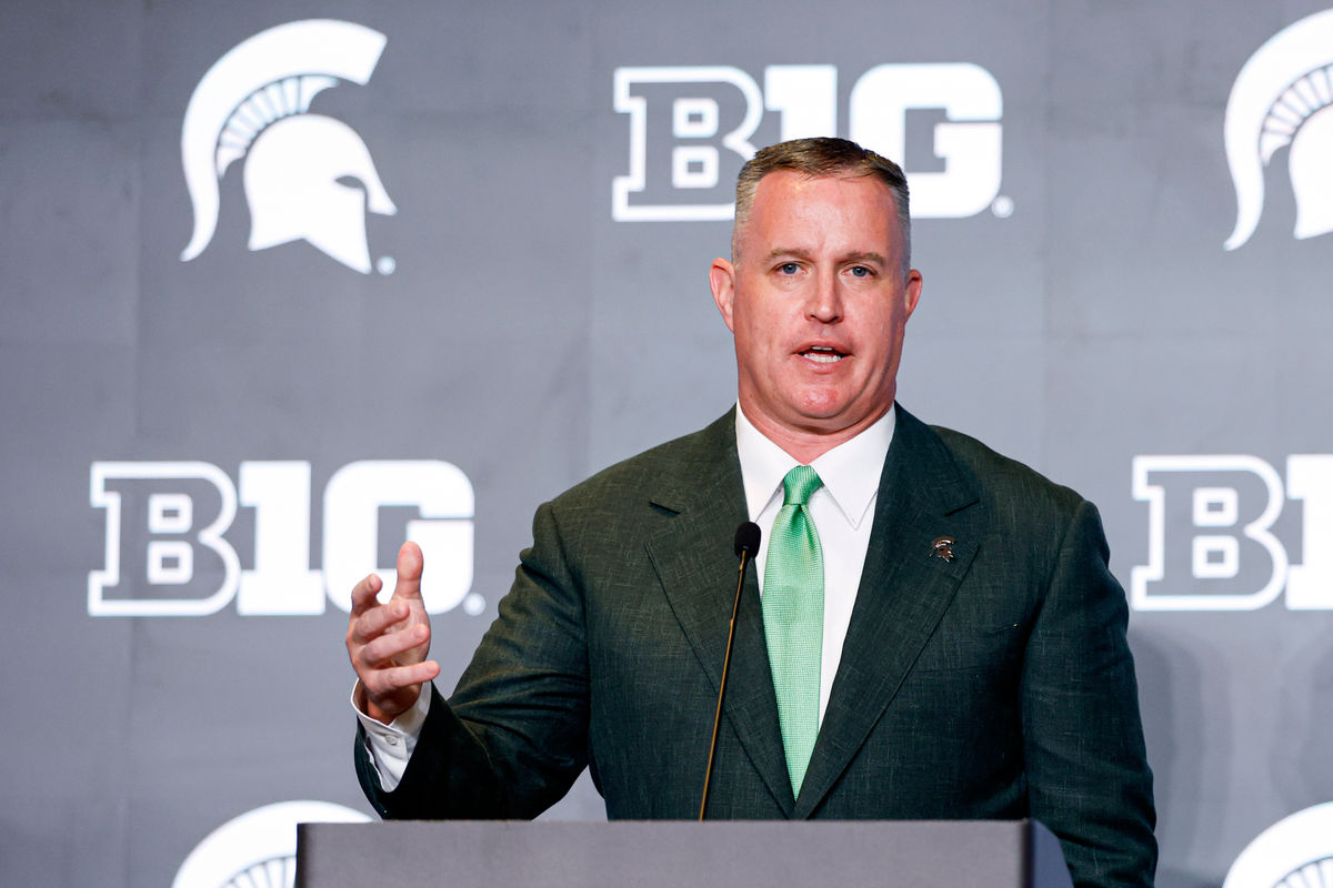 29 de julho de 2026; Chicago, IL, EUA; O técnico de futebol americano da Michigan State, Pat Fitzgerald, discursa durante o Big Ten Media Days no Hilton Chicago. Crédito obrigatório: Kamil Krzaczynski-Imagn Images