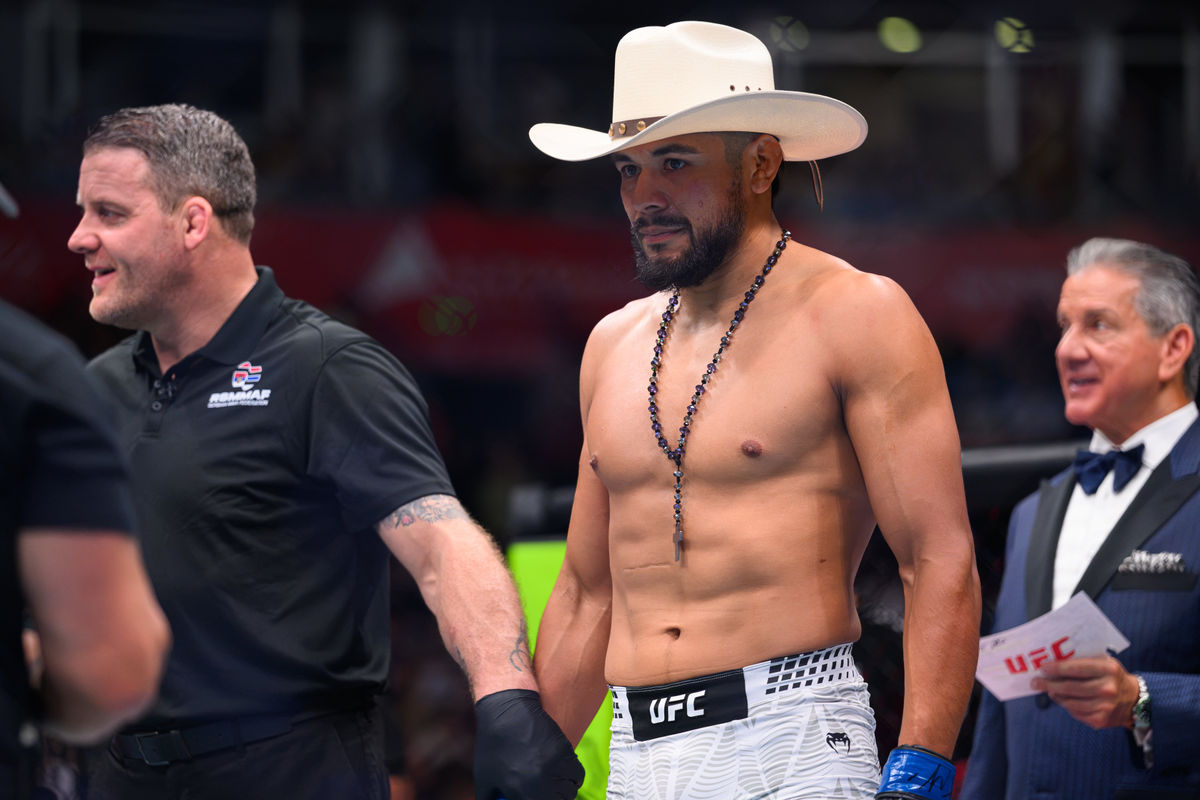 1º de agosto de 2026; Belgrado, Sérvia; Gilbert Urbina após sua vitória contra Vlasto Cepo (não mostrado) durante o UFC Fight Night na Arena de Belgrado. Crédito obrigatório: Per Haljestam-Imagn Images