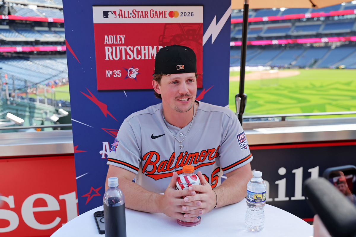 13 de julho de 2026; Filadélfia, Pensilvânia, EUA; o receptor do Baltimore Orioles, Adley Rutschman (35), antes do derby de home runs no Citizens Bank Park. Crédito obrigatório: Brad Penner-Imagn Images