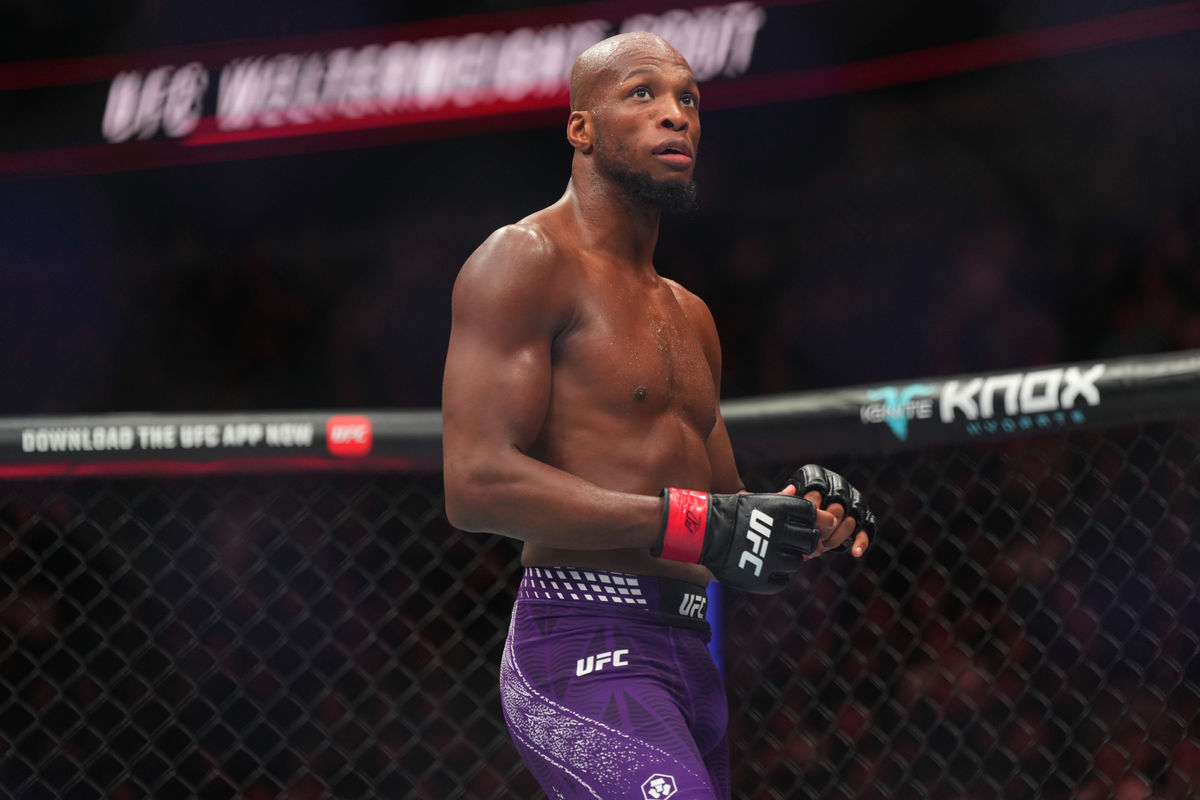 21 de março de 2026; Londres, REINO UNIDO; Michael Page (luvas vermelhas) reage após a luta contra Sam Patterson (luvas azuis) durante o UFC Fight Night na O2 Arena. Crédito obrigatório: Peter van den Berg-Imagn Images