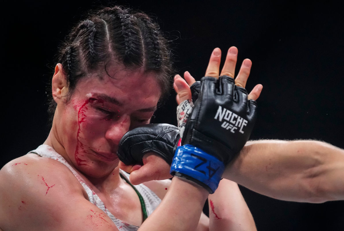 Manon Fiorot punches Alexa Grasso fight during Noche UFC at Desert Diamond Arena in Glendale on Sept. 12, 2026.