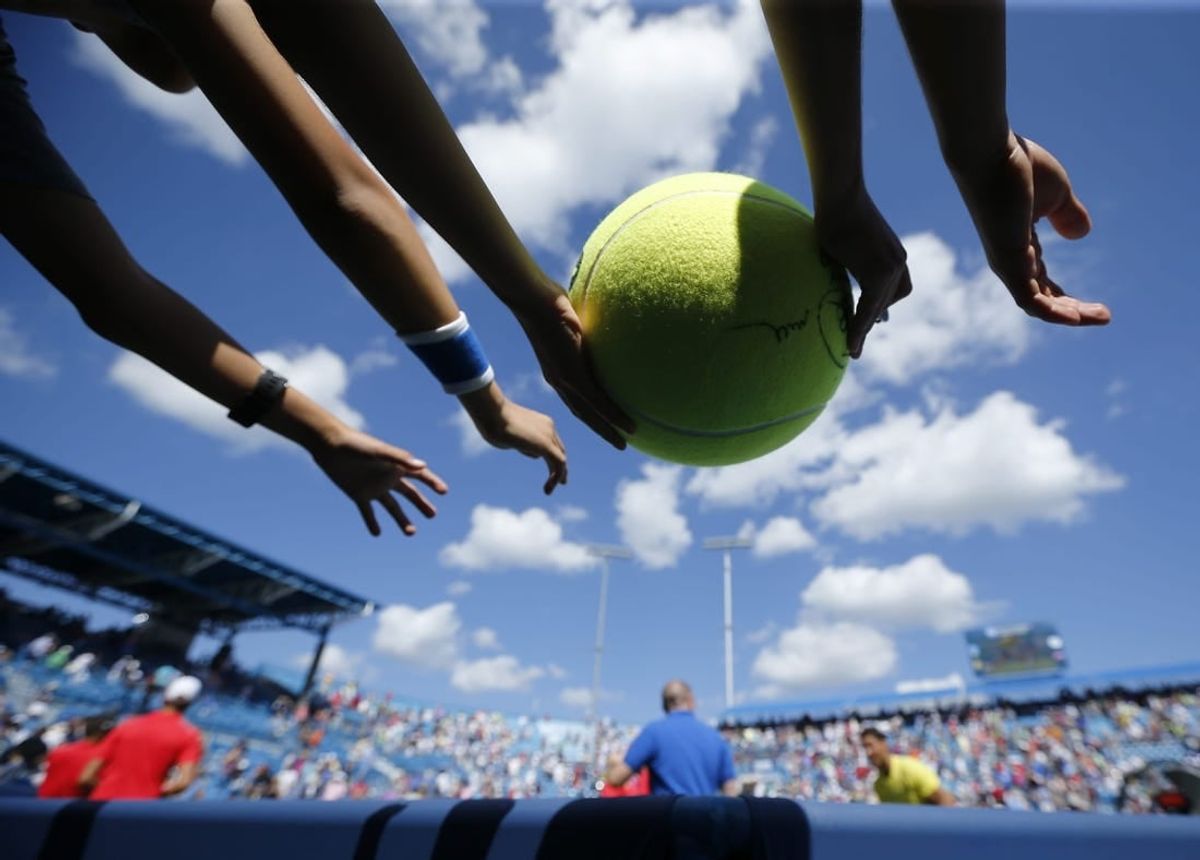 Marc Polmans apologizes for hitting chair umpire with ball