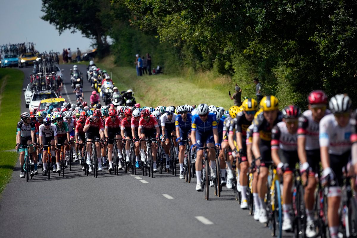 Tour de France drops lawsuit against sign-wielding spectator