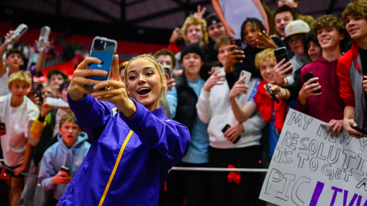 Crazed fans of LSU gymnast Olivia Dunne give new definition to 'meet and greet'