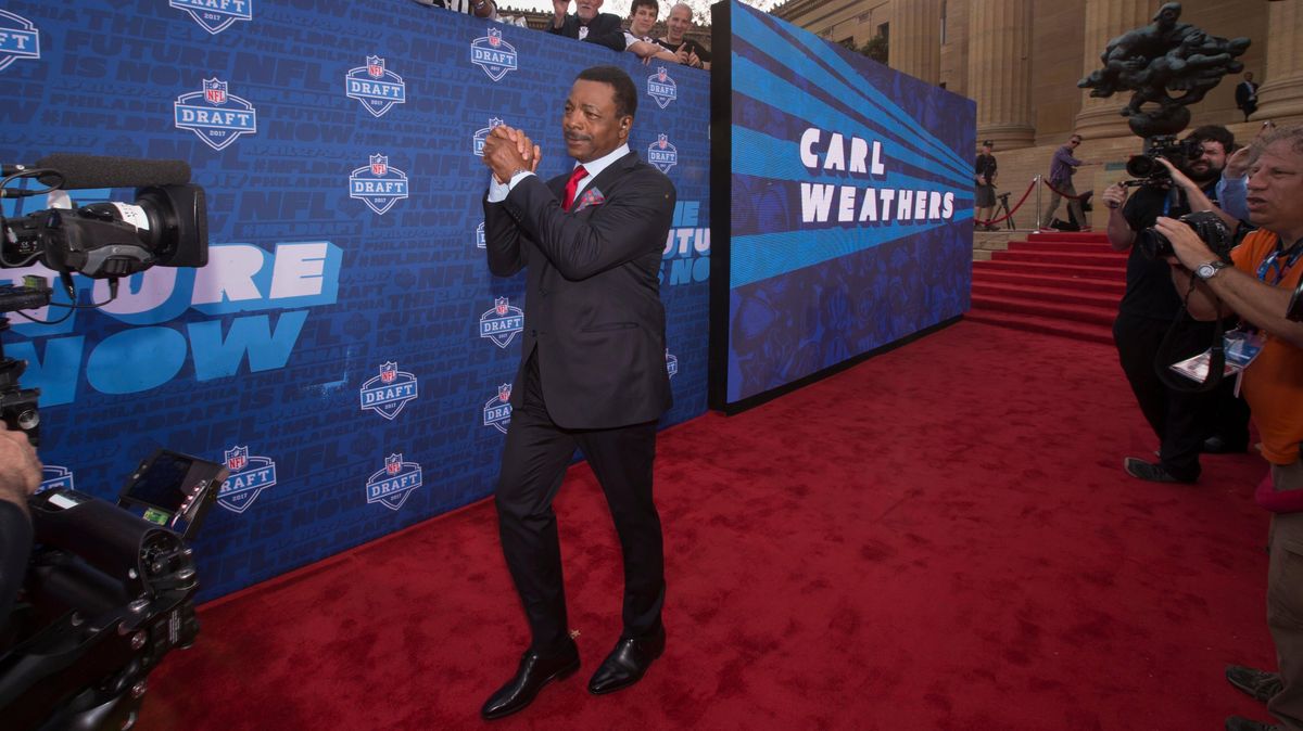 Former Raider, <i>Rocky</i> star Carl Weathers dead at 76