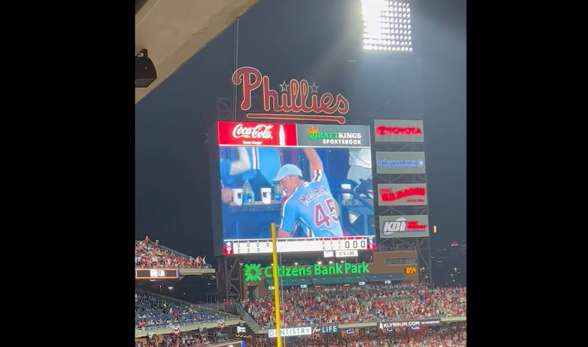 Tim McGraw reps dad Tug's Phillies jersey at Game 3 of the World Series