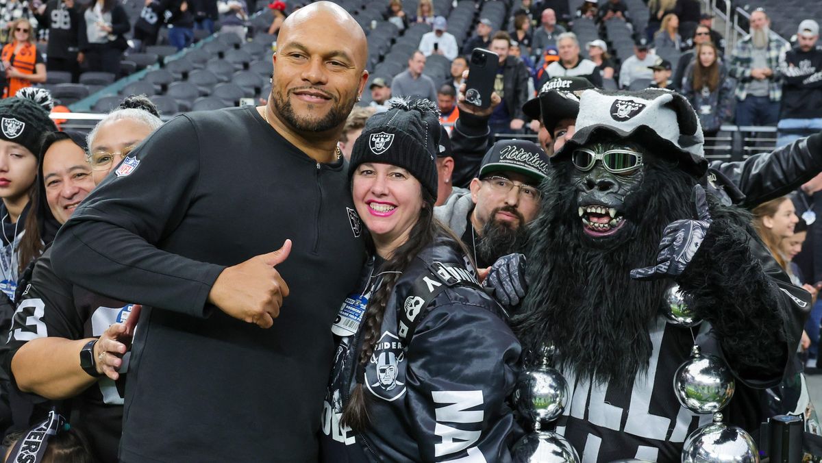 Mark Davis needs to quit dragging this out and name Antonio Pierce the Raiders head coach