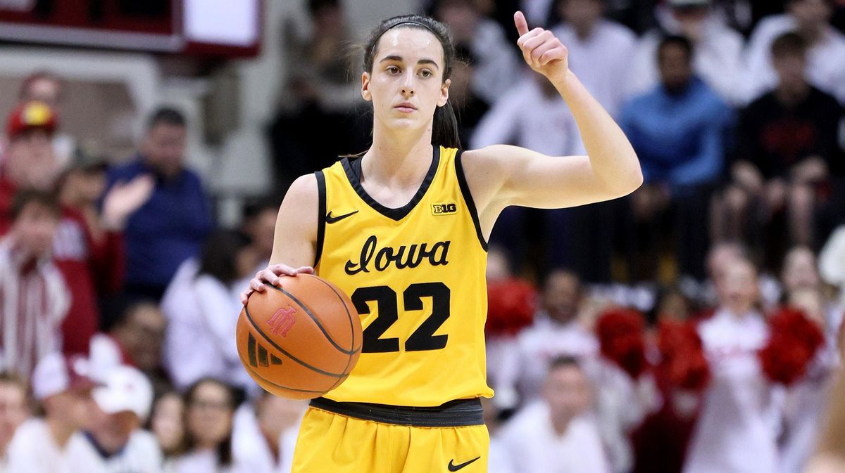 Caitlin Clark declares for the WNBA draft