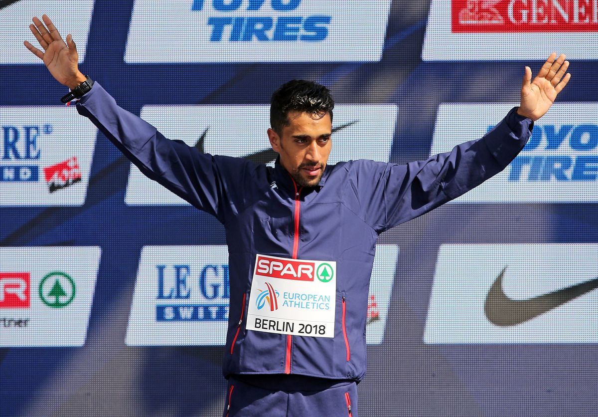 French marathon runner slaps water away from competitors, unsurprisingly finishes without a medal