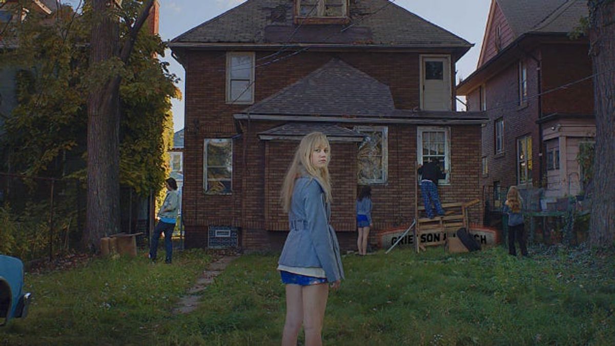 Deadspin | Confusion Is Sex: <i>It Follows</i>, Reviewed