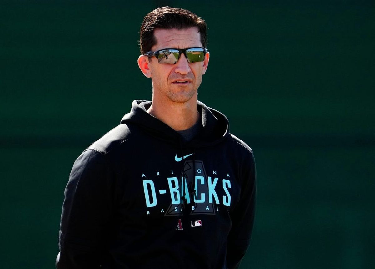 Report: D-backs extend contract of GM Mike Hazen