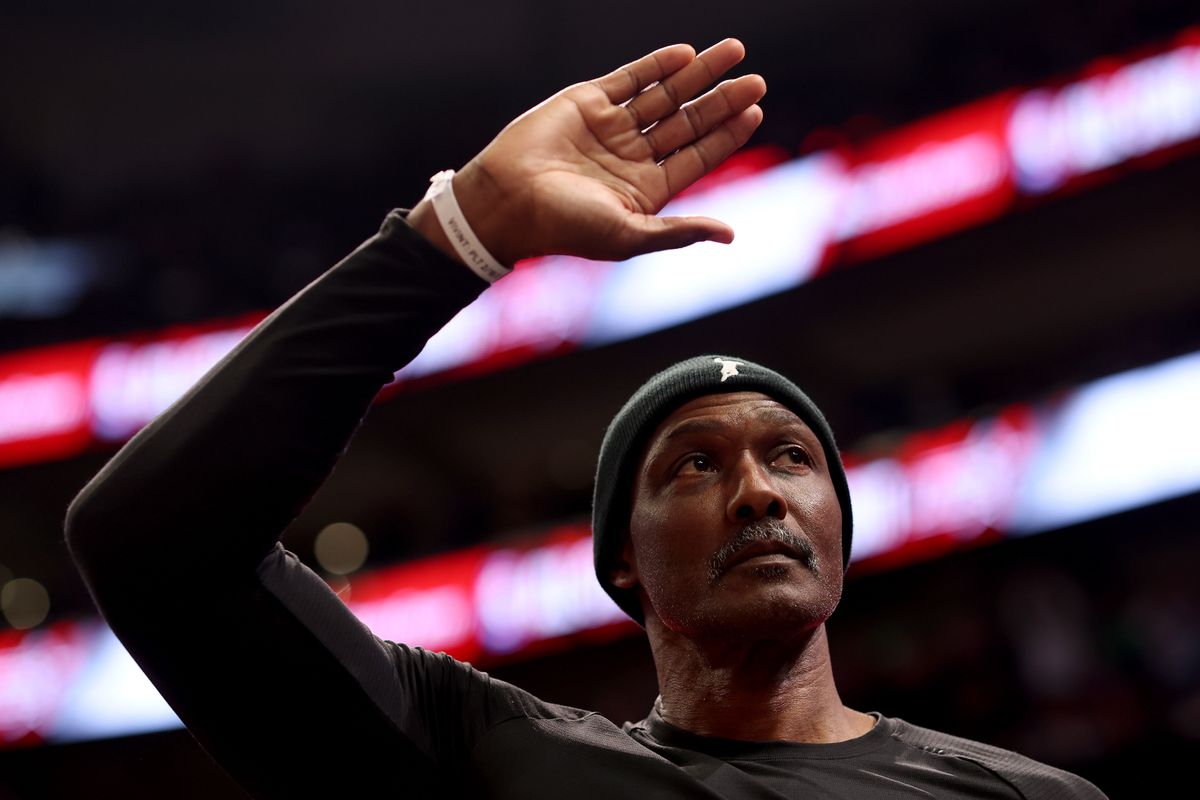 ‘Ambassador’ Karl Malone, bumbling Knicks, and more forgettable moments from All-Star Saturday Night