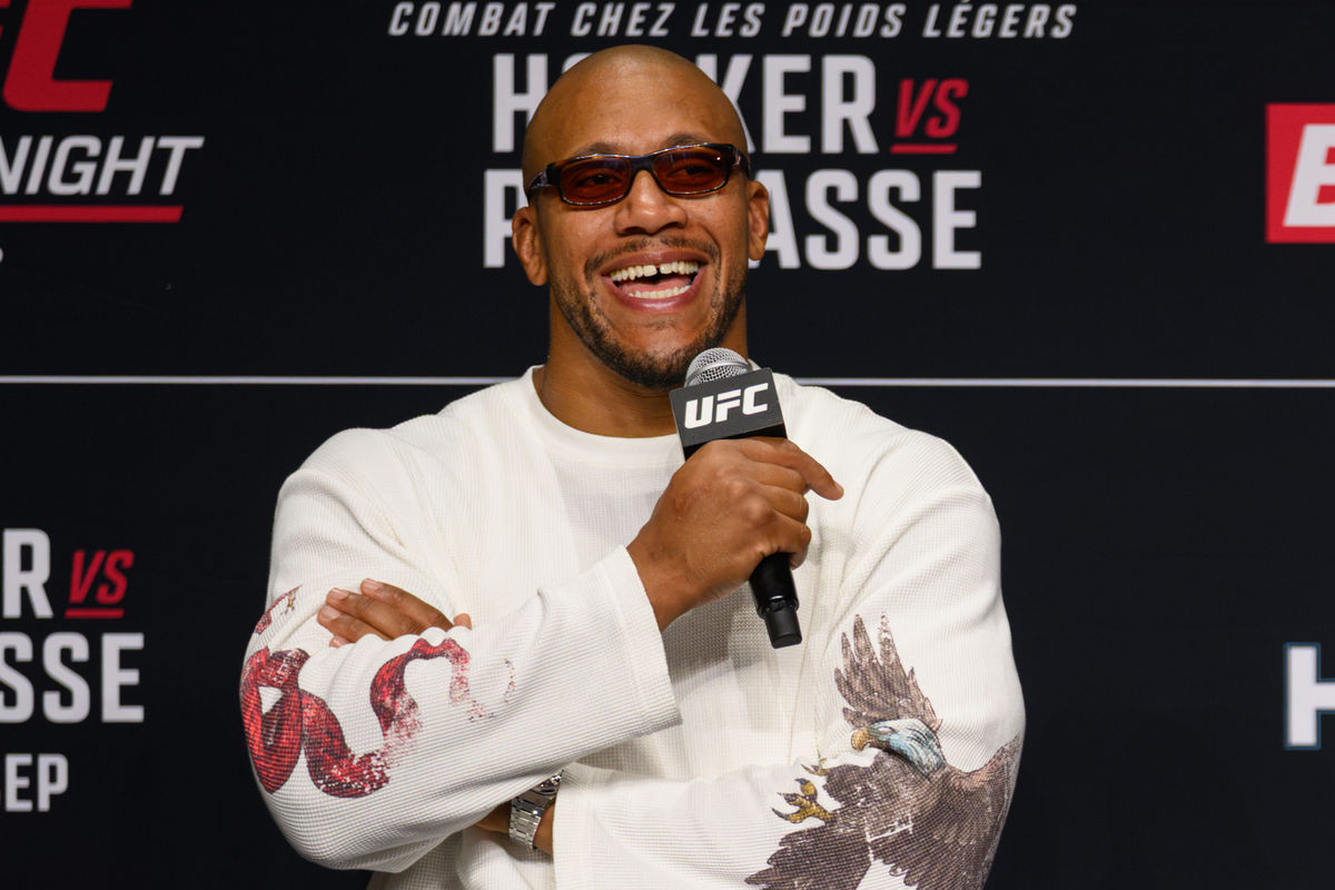 4 de septiembre de 2026; París, FRANCIA; El campeón interino de peso pesado de la UFC, Ciryl Gane, durante el pesaje para UFC Fight Night en el Accor Arena. Crédito obligatorio: Per Haljestam-Imagn Images