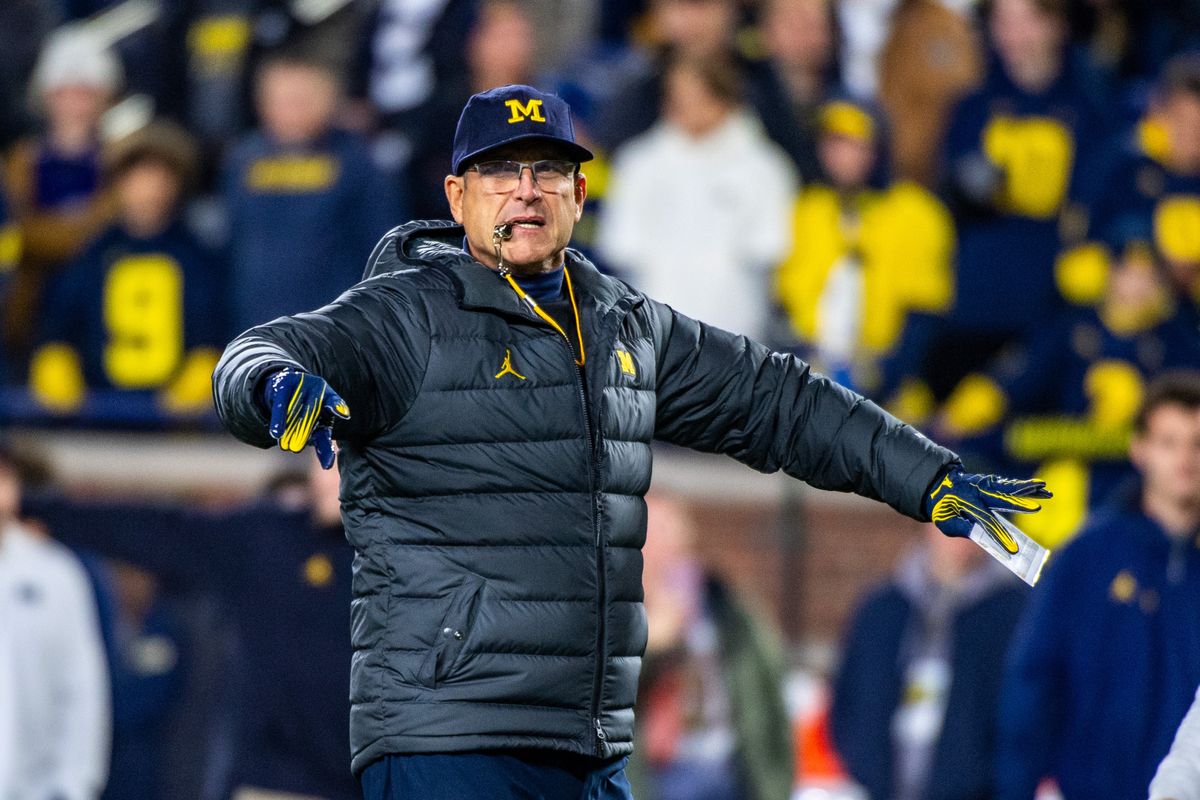 El problema de suspender a Jim Harbaugh