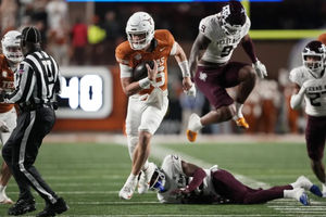 Steve Sarkisian defiende su clasificación a los playoffs, pero esta es la razón por la que Texas no pertenece a ese equipo.
