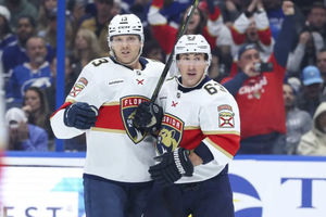 NHL Friday Betting Picks: Hurricanes vs Panthers, Canucks vs Islanders