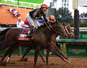 Cherie DeVaux hace historia al ganar el Derby de Kentucky en Churchill Downs.