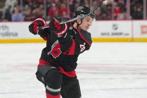 Pronósticos para las Finales de Conferencia de la NHL: Avalanche y Hurricanes son los favoritos para avanzar.