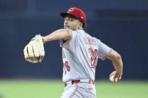 Las mejores apuestas de la MLB: Rockies, Dodgers y Chase Burns destacan en las selecciones del lunes.