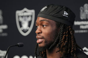 Os Raiders precisam fazer uma grande mudança após a lesão de Ashton Jeanty.