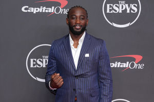 Terence Crawford não apenas ganhou milhões no boxe, ele fez seu dinheiro trabalhar para o bem.