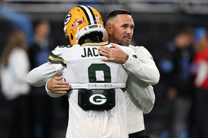 El juego terrestre de los Packers está en problemas, y Josh Jacobs debe solucionarlo.