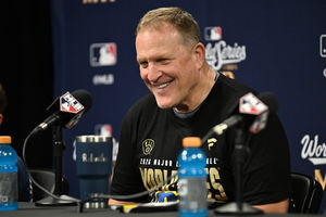Pat Murphy Rips Yankees During Brewers' World Series Celebration