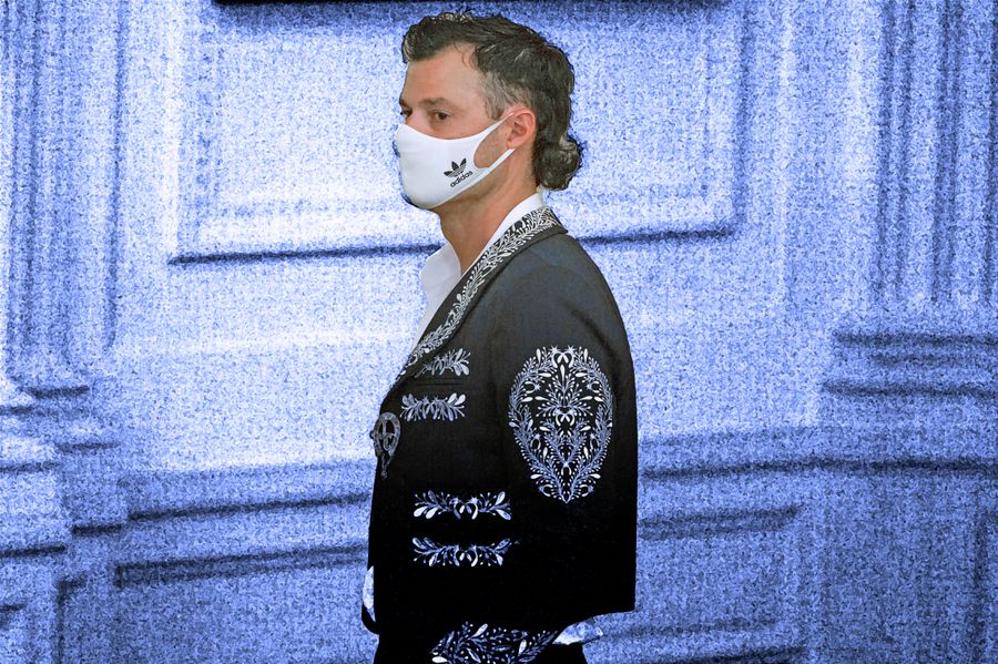 Dodgers’ Joe Kelly wears mariachi jacket to White House