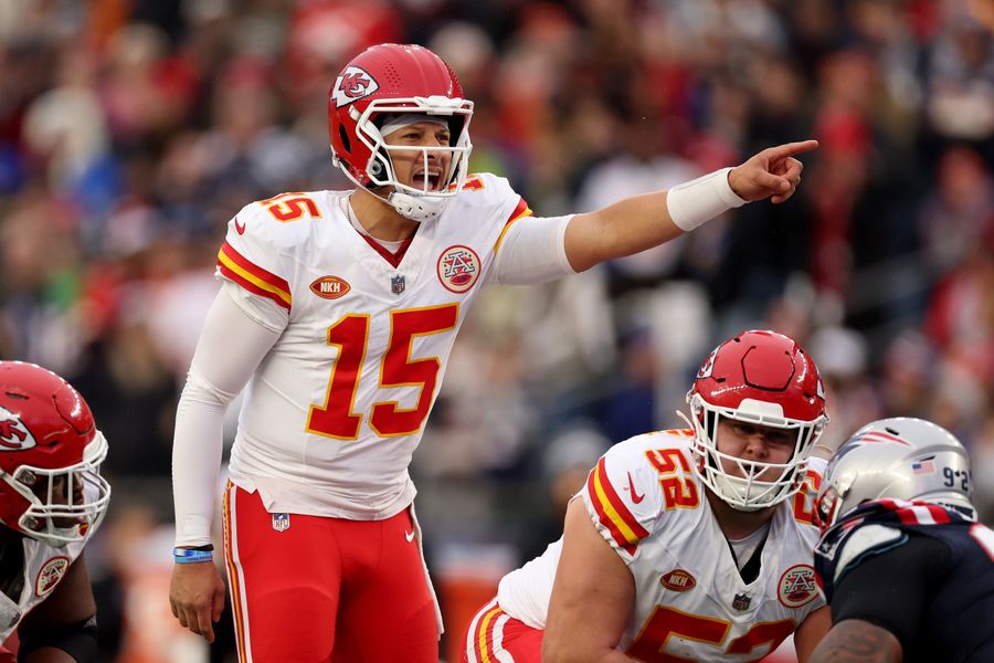 Patrick Mahomes, Chiefs beat the Pats but still look out of sync on offense