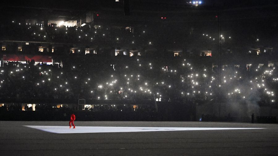 Kanye West living out a sports fan’s dream as he finishes album