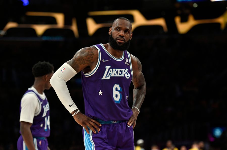 LeBron winds up playing the fool