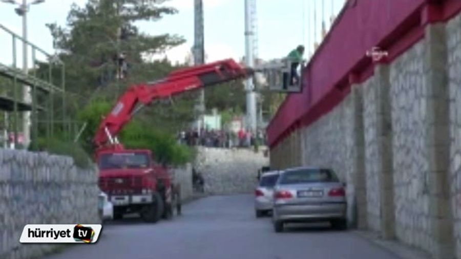 Banned Manager Hires Cherry-Picker To Let Him Watch Match