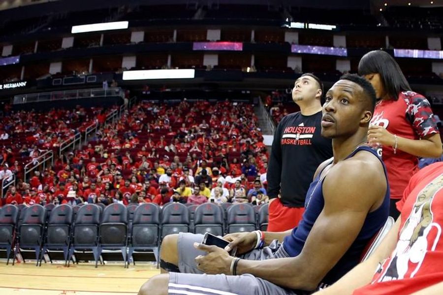 Dwight Howard Hung Out With Stranded Rockets Fans