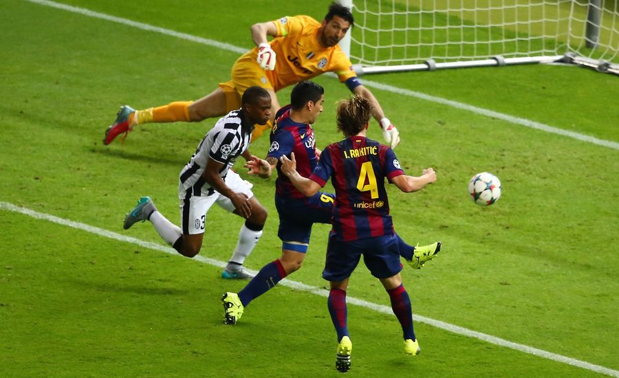 Luis Suárez Puts Away Rebound For 2-1 Barcelona Lead