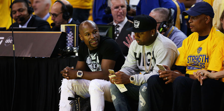 Here's What Happened With Floyd Mayweather's Crew At That Warriors Game